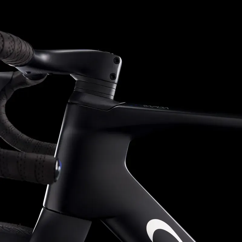 Wilier Rapida 105 Di2 in Bike in Lastlight Black-3