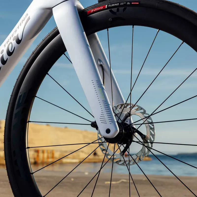 Wilier Rapida 105 Di2 Carbon Road Bike in Dusk Grey-5